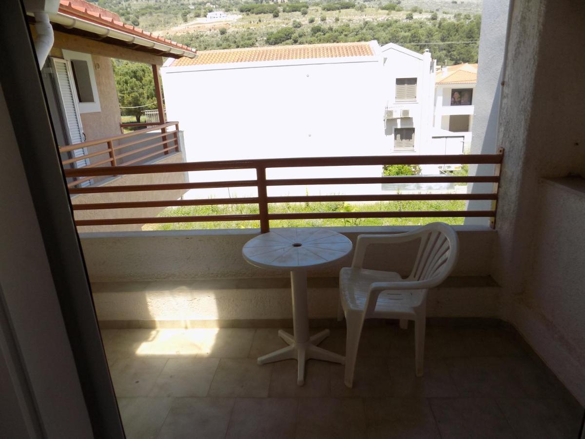 Afrodite Spacious Apartments! Agia Efimia Exterior photo