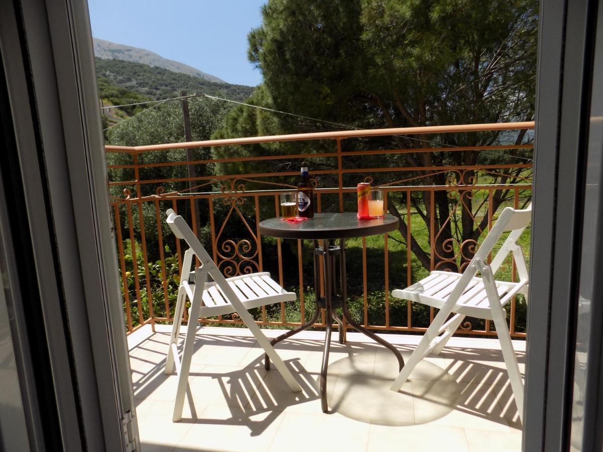 Afrodite Spacious Apartments! Agia Efimia Exterior photo