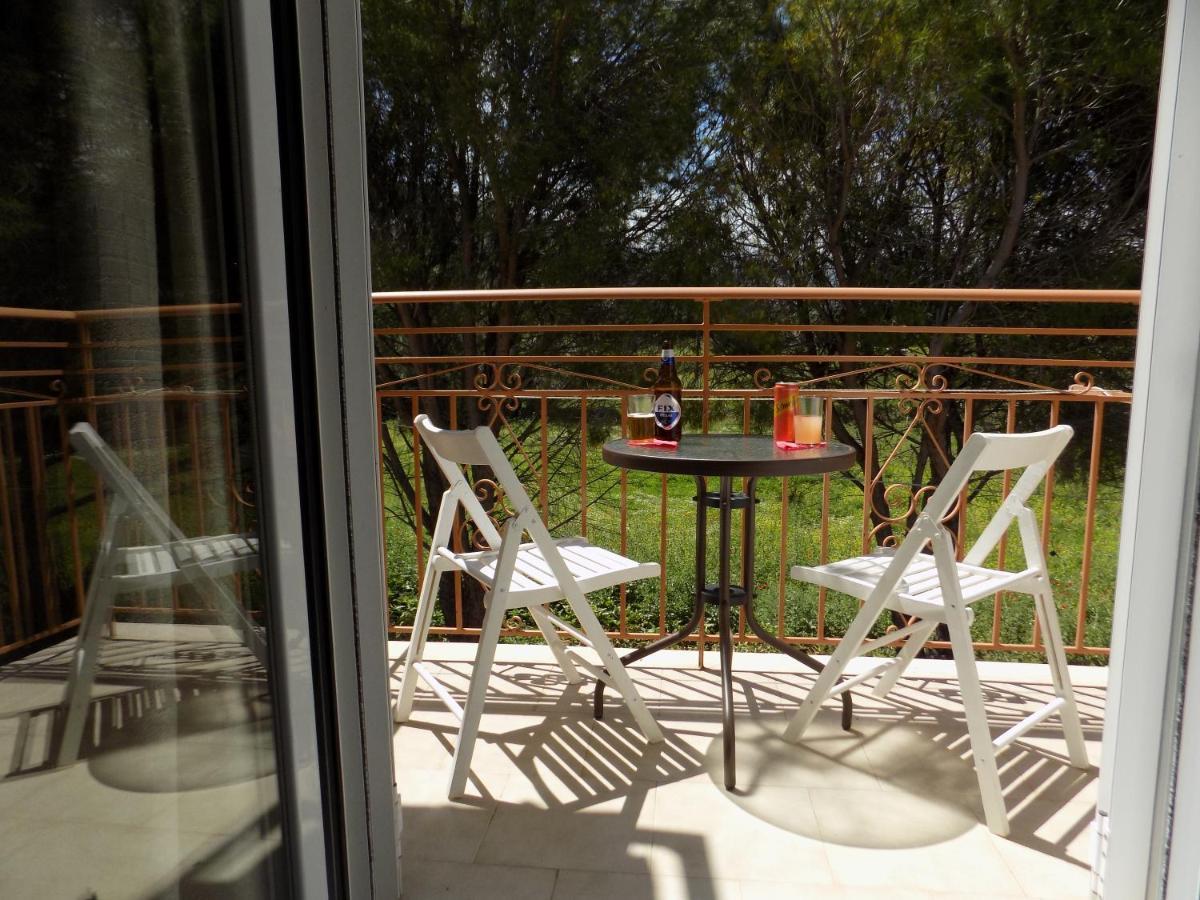 Afrodite Spacious Apartments! Agia Efimia Exterior photo
