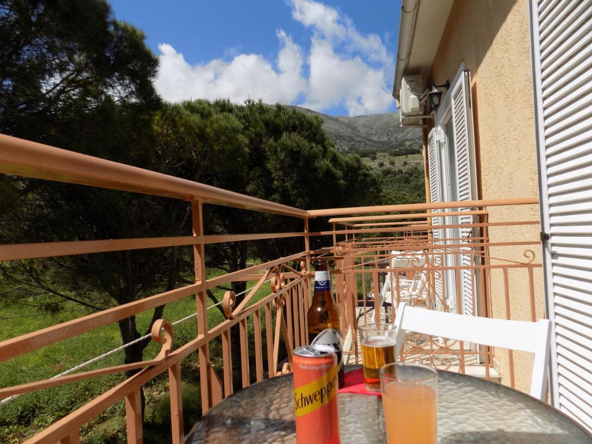 Afrodite Spacious Apartments! Agia Efimia Exterior photo