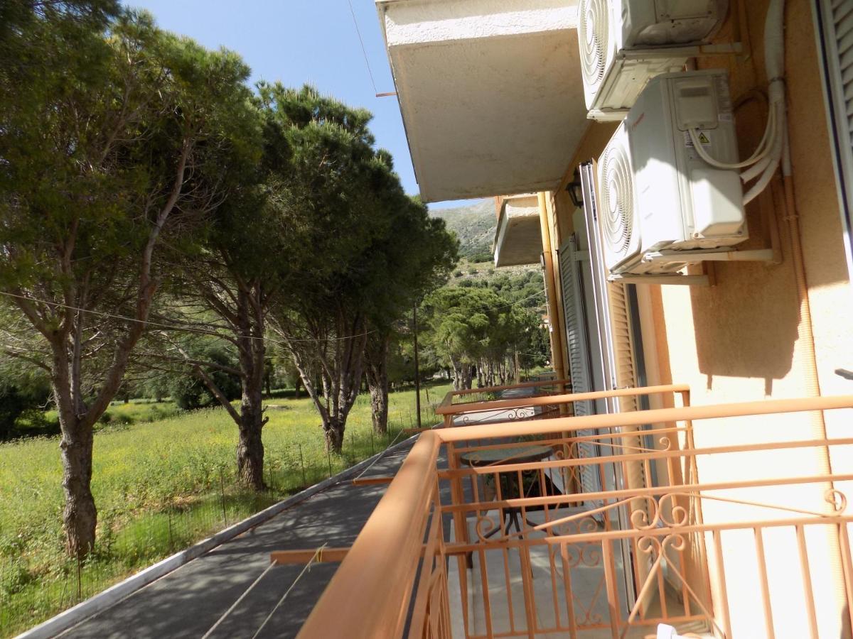 Afrodite Spacious Apartments! Agia Efimia Exterior photo