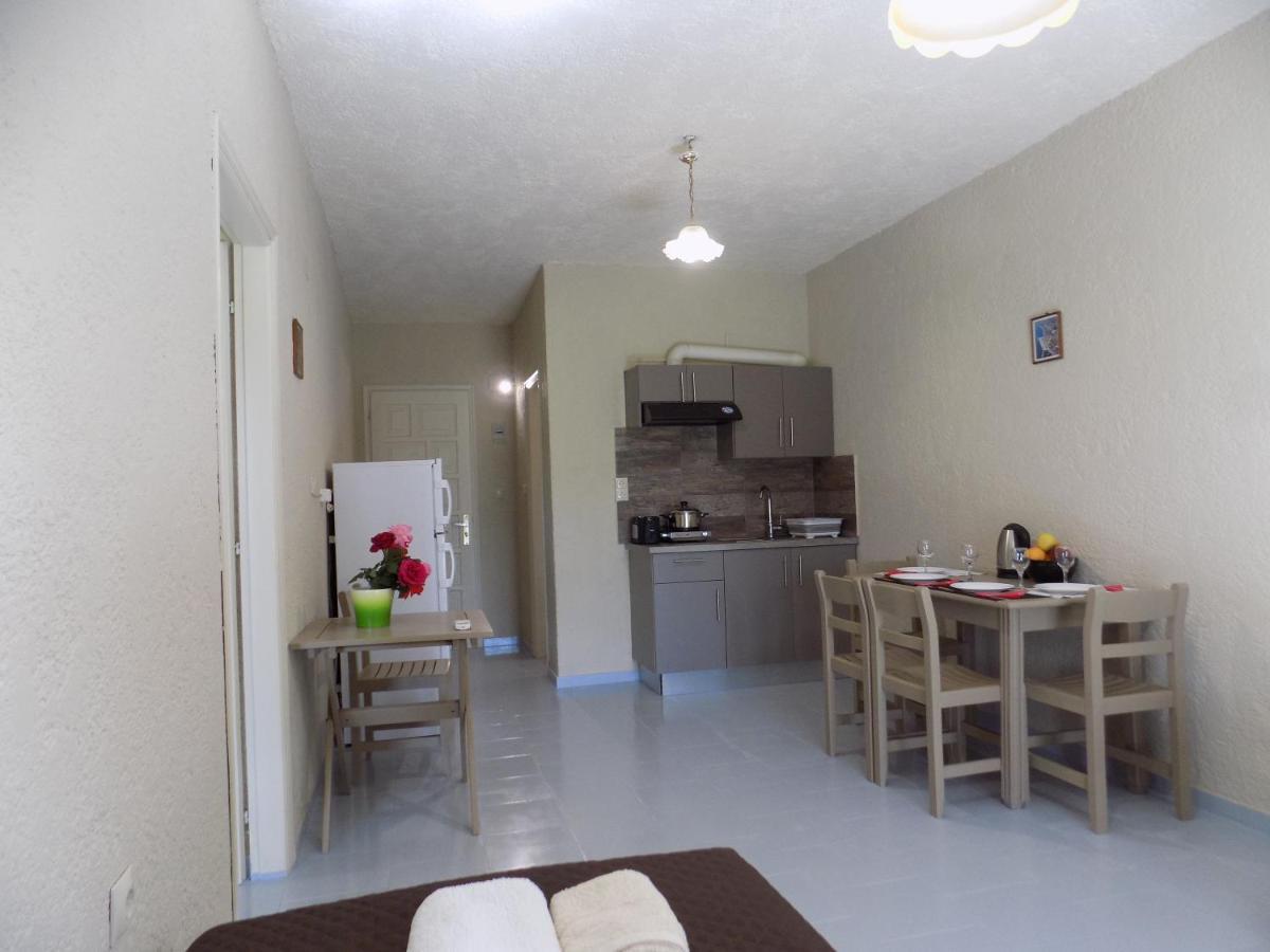 Afrodite Spacious Apartments! Agia Efimia Exterior photo