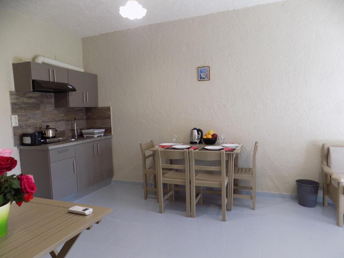 Afrodite Spacious Apartments! Agia Efimia Exterior photo