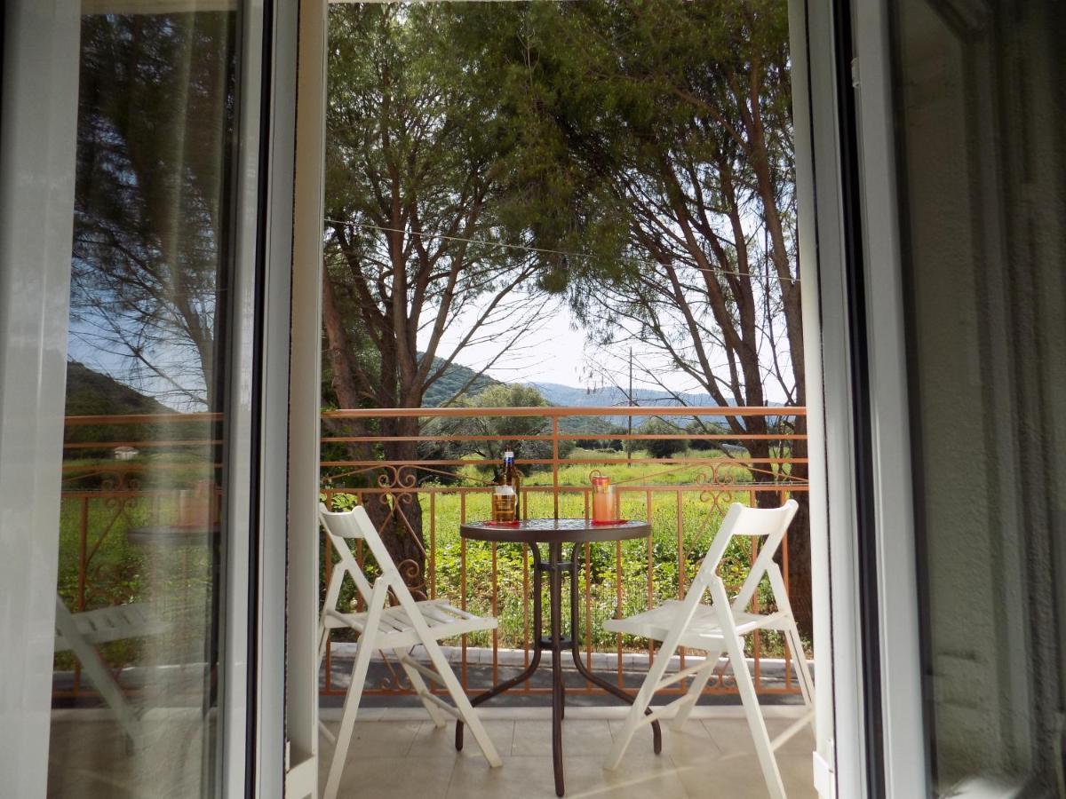 Afrodite Spacious Apartments! Agia Efimia Exterior photo